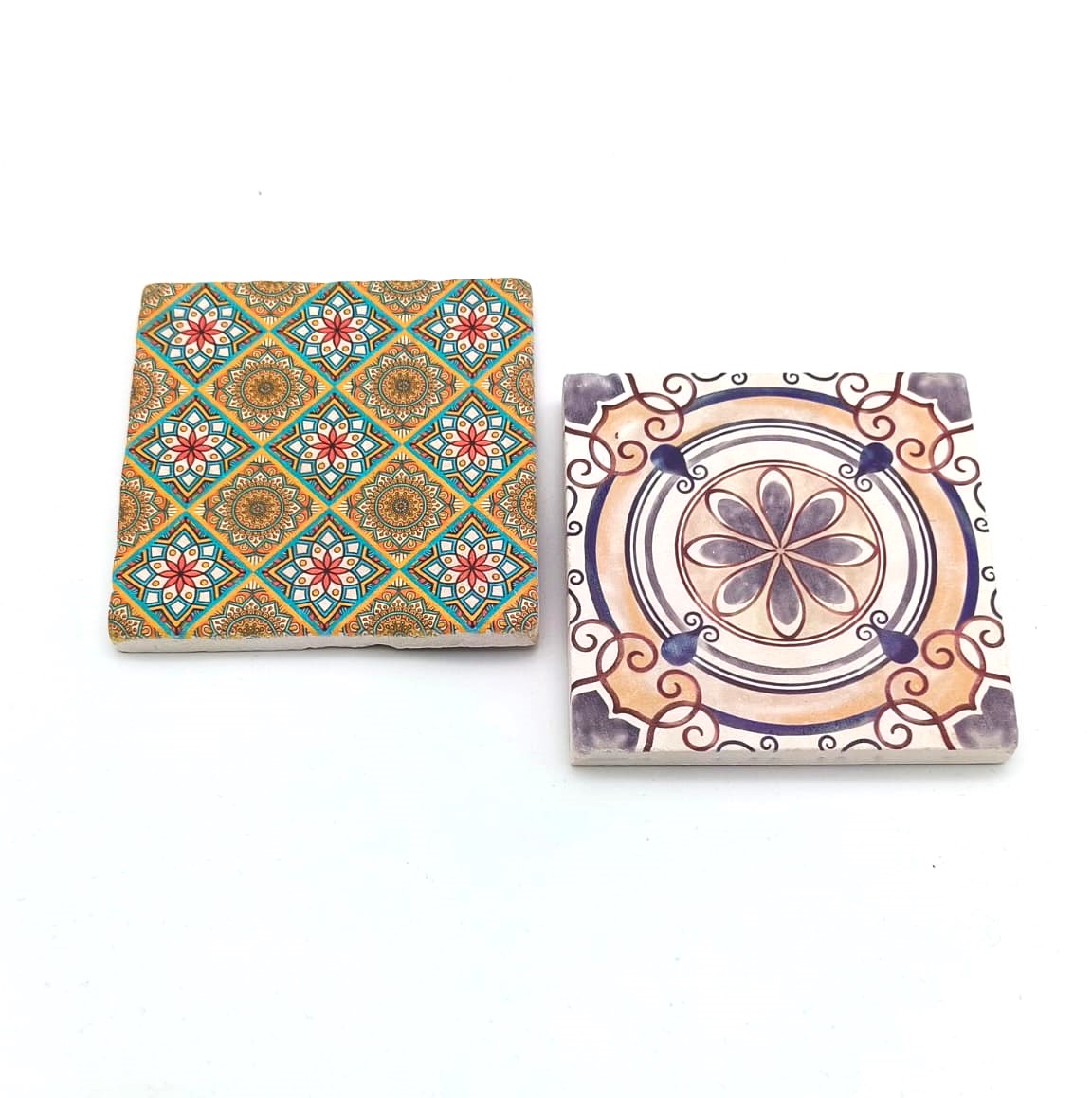 İki adet doğal taş altı örneği gösteriliyor